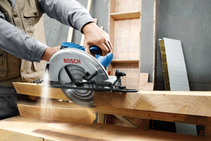 Sierra Circular 2,100W BOSCH GKS 235